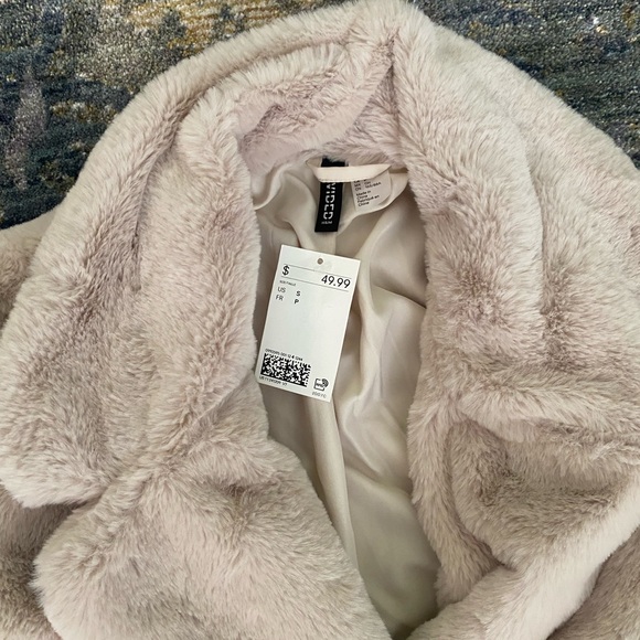 H&M cream faux fur snap button coat - Picture 2 of 3